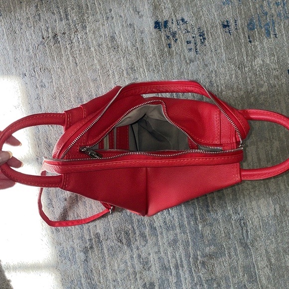 ❤️VALENTINA RED LEATHER BACKPACK/ SLING BAG! ❤️ - Picture 5 of 7